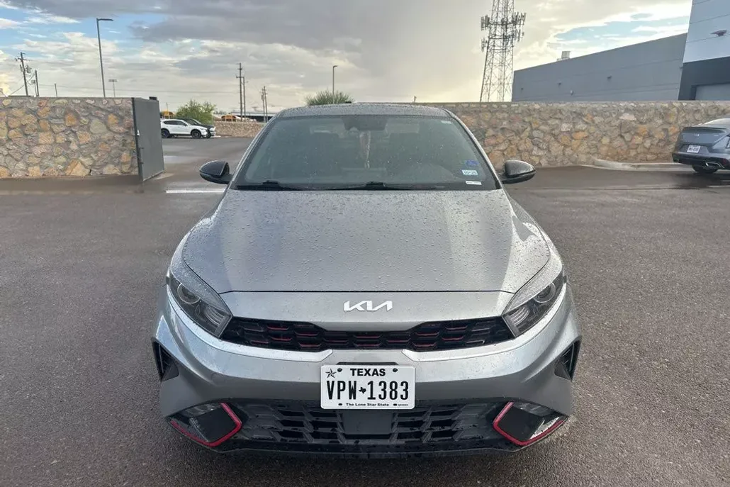 2022 Kia Forte GT-Line photo 1