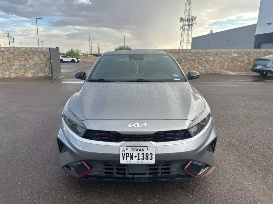 2022 Kia Forte GT-Line photo 1