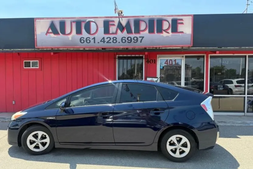 2014 Toyota Prius Two photo 1
