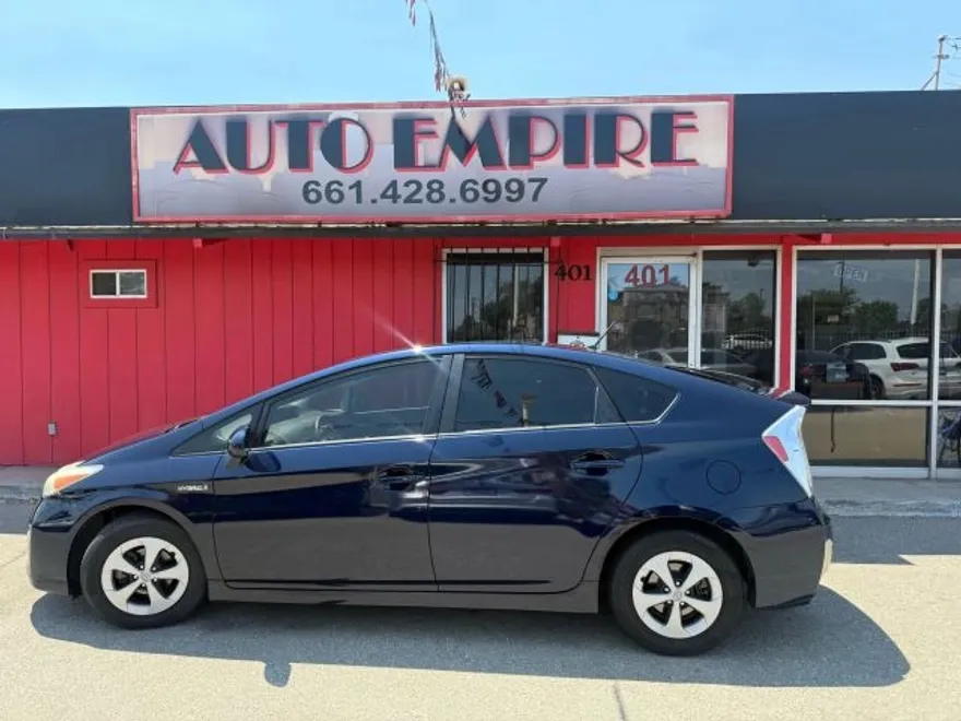 2014 Toyota Prius Two photo 1