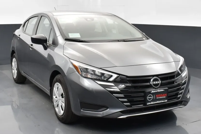 2025 Nissan Versa 1.6 S photo 1