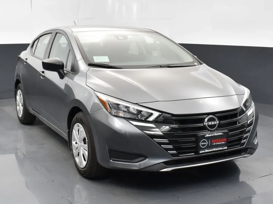 2025 Nissan Versa 1.6 S photo 1