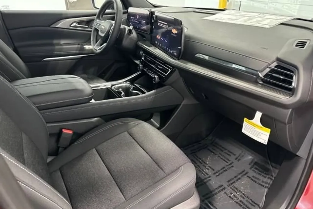 2026 Chevrolet Traverse photo 1