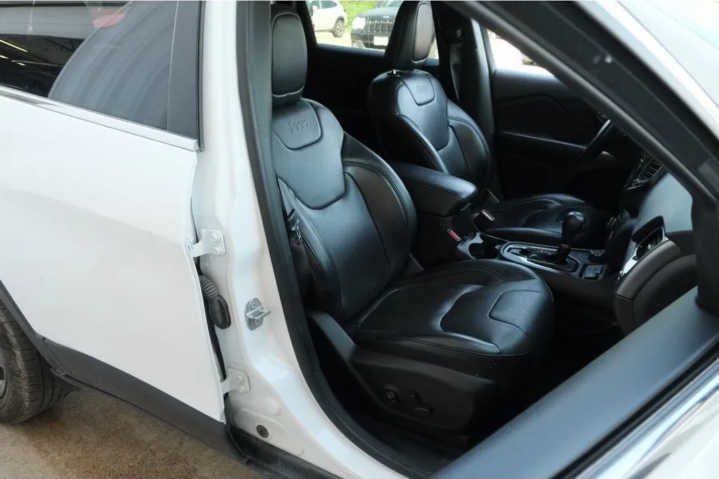 2019 Jeep Cherokee Limited photo 1