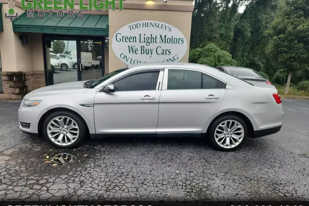 2019 Ford Taurus Limited photo 1