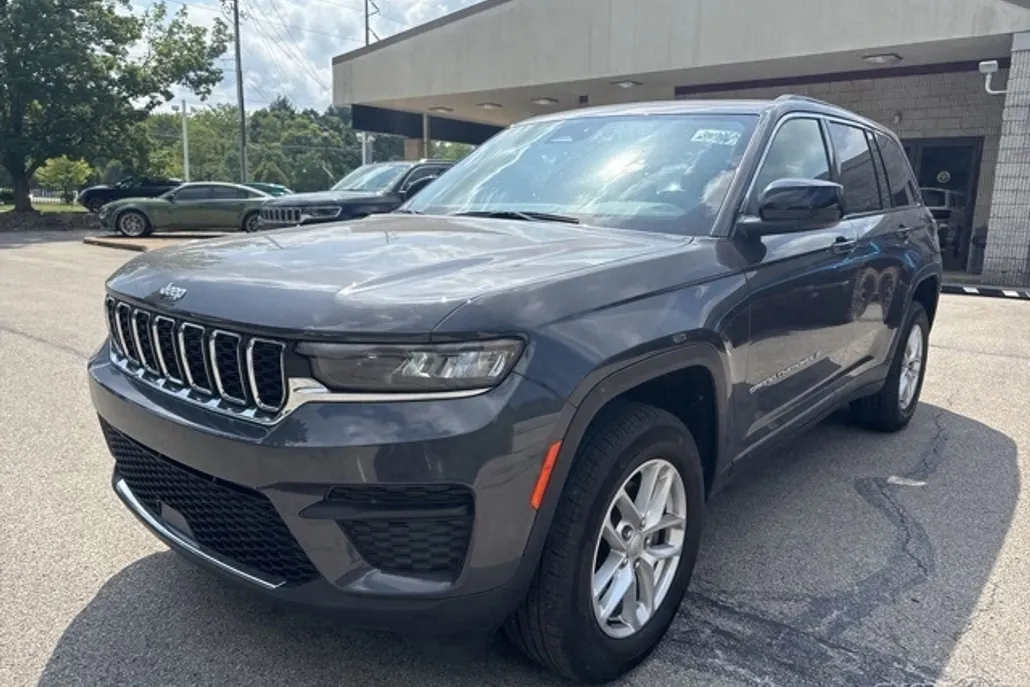 2024 Jeep Grand Cherokee Laredo photo 1