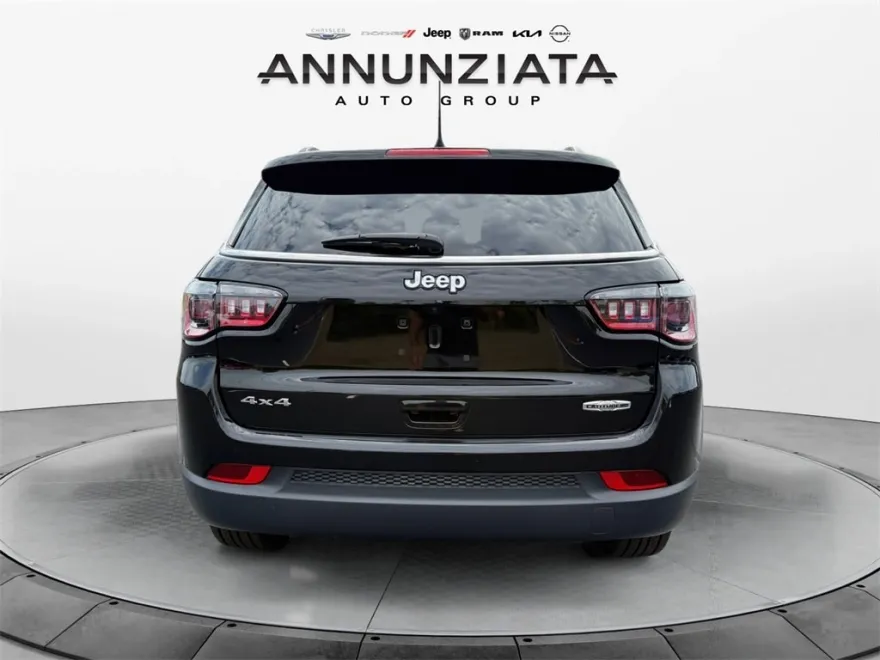 2024 Jeep Compass Latitude Lux photo 1