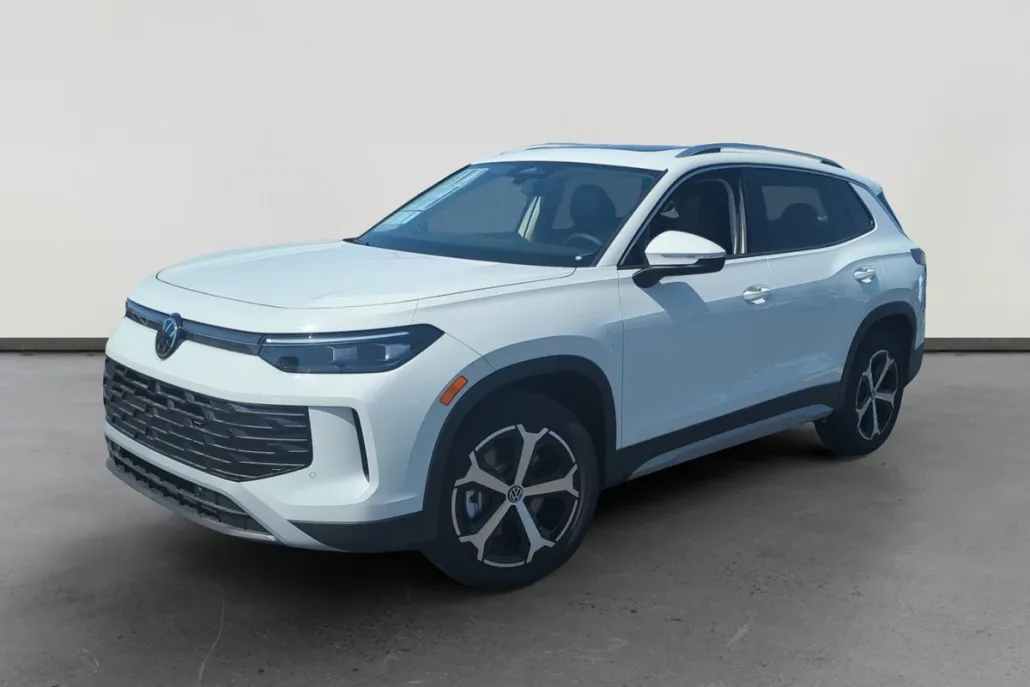 2025 Volkswagen Tiguan SE photo 1