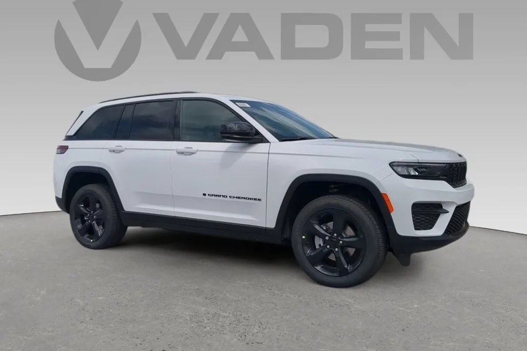 2025 Jeep Grand Cherokee Altitude photo 1
