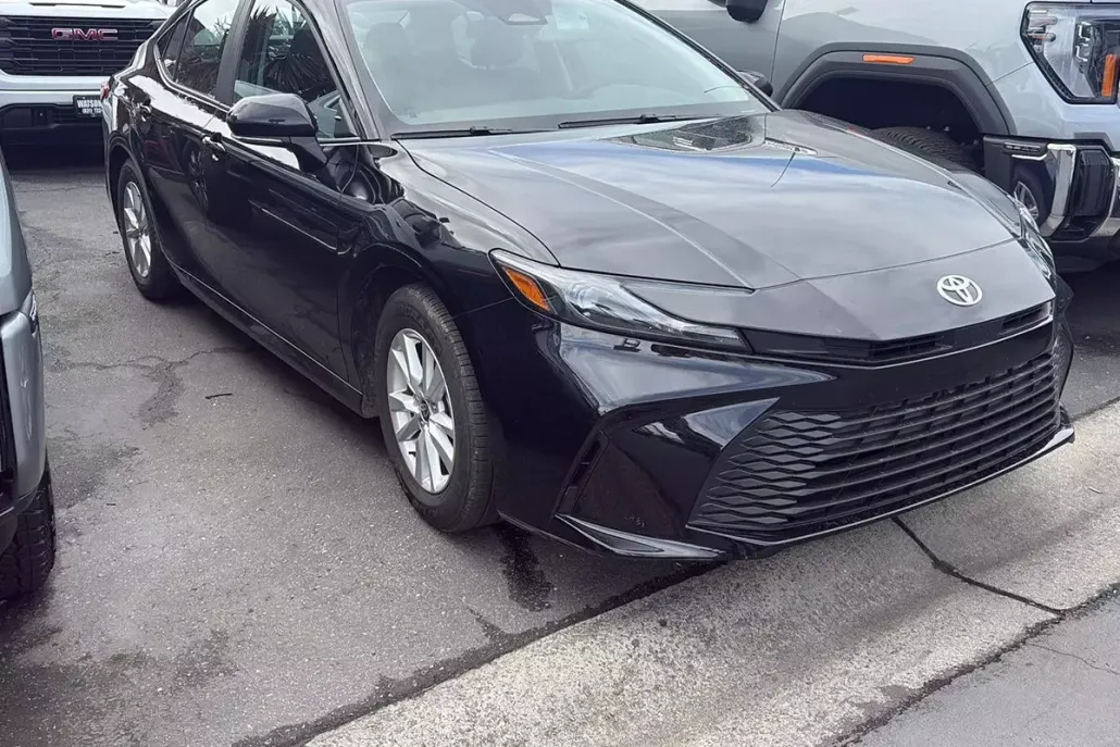2025 Toyota Camry LE photo 1