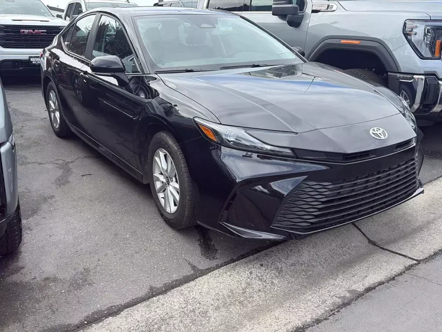 2025 Toyota Camry LE photo 1