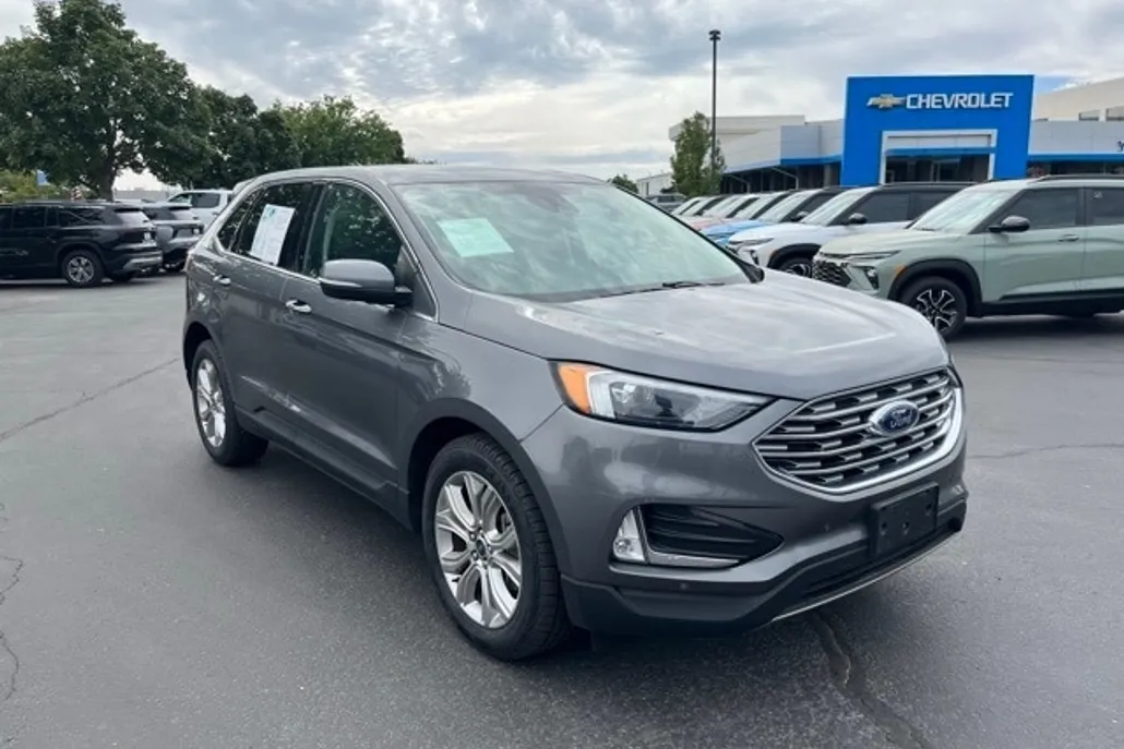 2022 Ford Edge Titanium photo 1