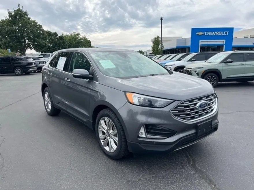 2022 Ford Edge Titanium photo 1