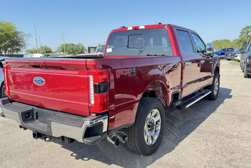 2026 Ford F-250 Lariat photo 1