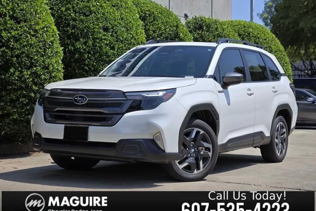 2023 Subaru Forester Premium photo 1