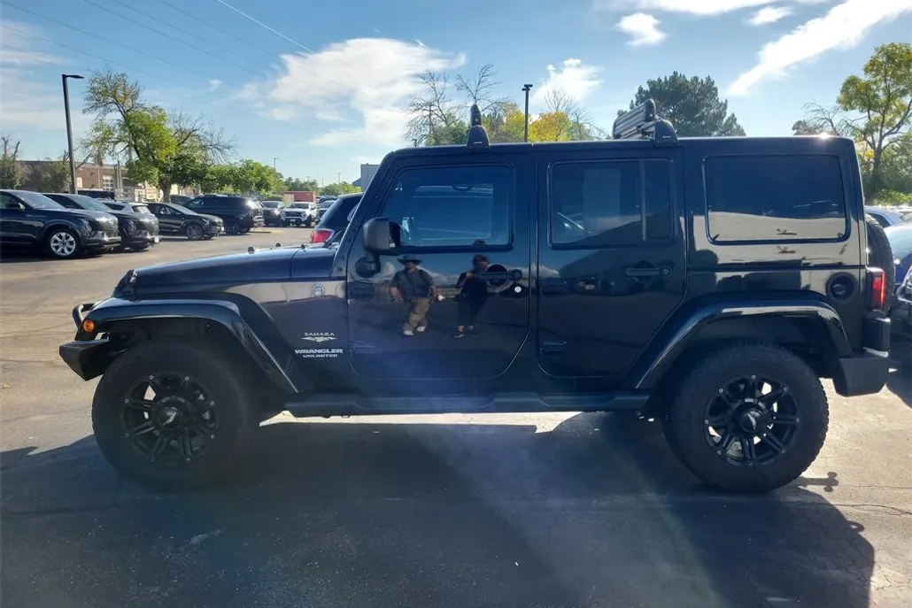 2013 Jeep Wrangler Unlimited Sahara photo 1