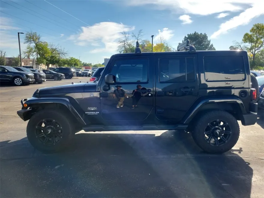 2013 Jeep Wrangler Unlimited Sahara photo 1