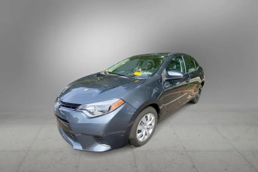 2016 Toyota Corolla LE photo 1