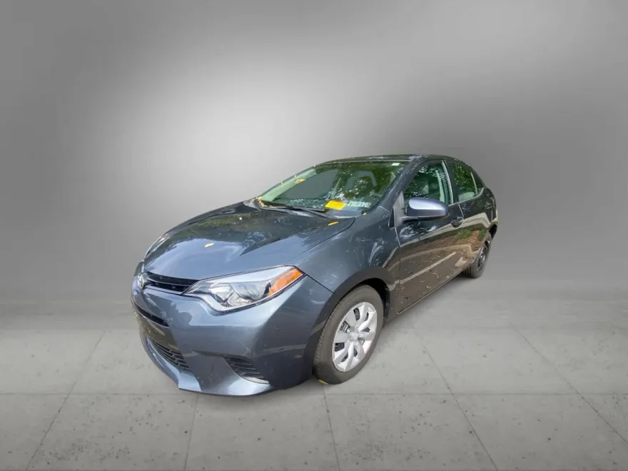 2016 Toyota Corolla LE photo 1