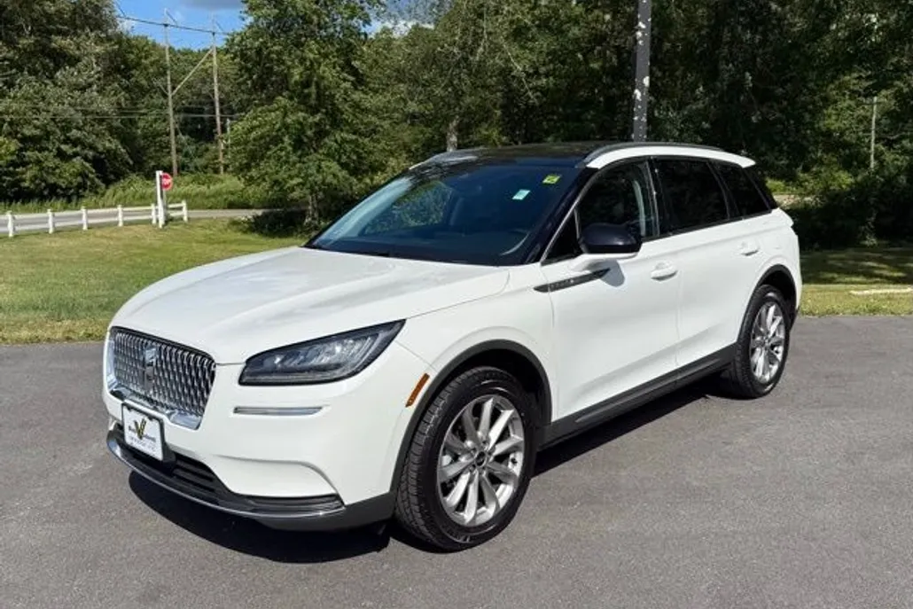2022 Lincoln Corsair Standard photo 1