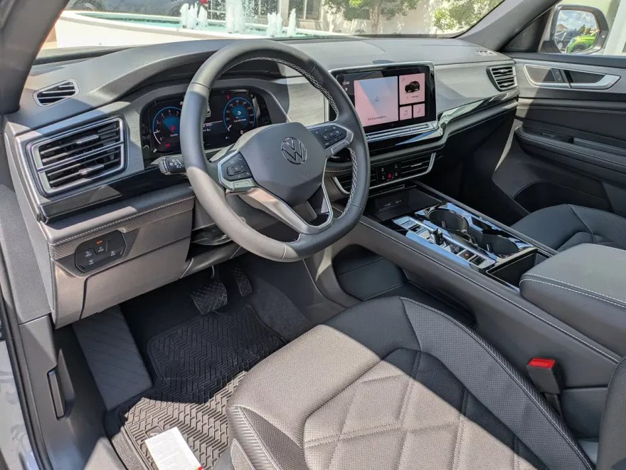 2026 Volkswagen Atlas Cross Sport SE Technology photo 1