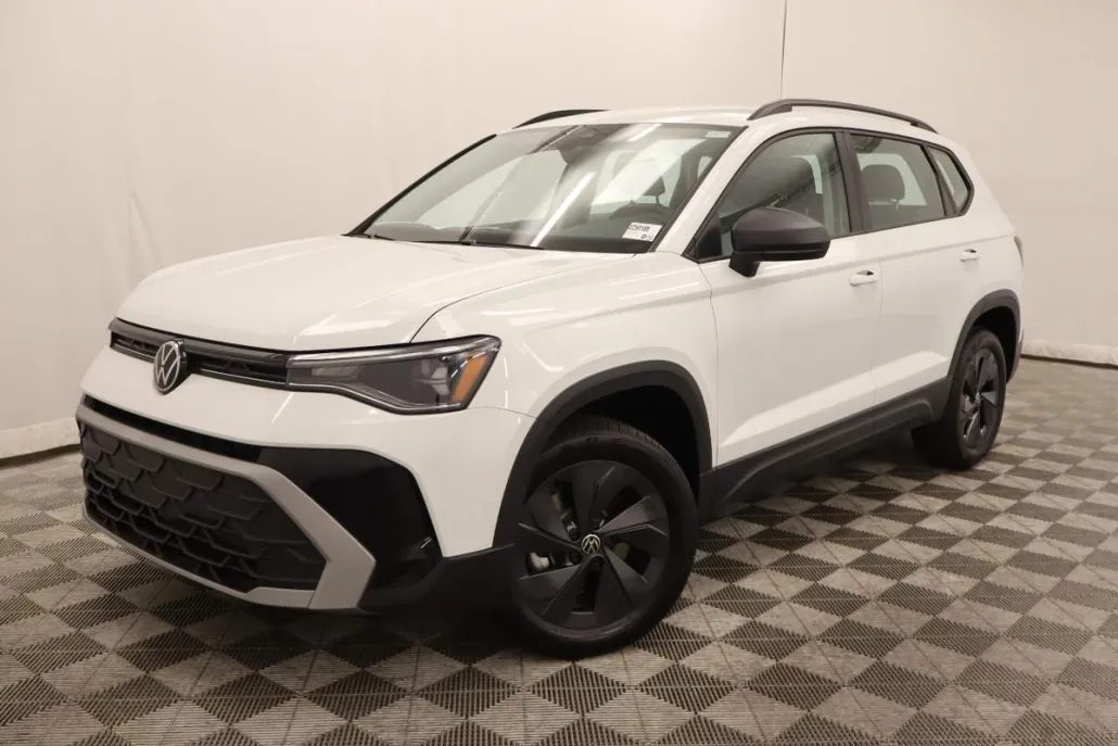 2025 Volkswagen Taos S photo 1