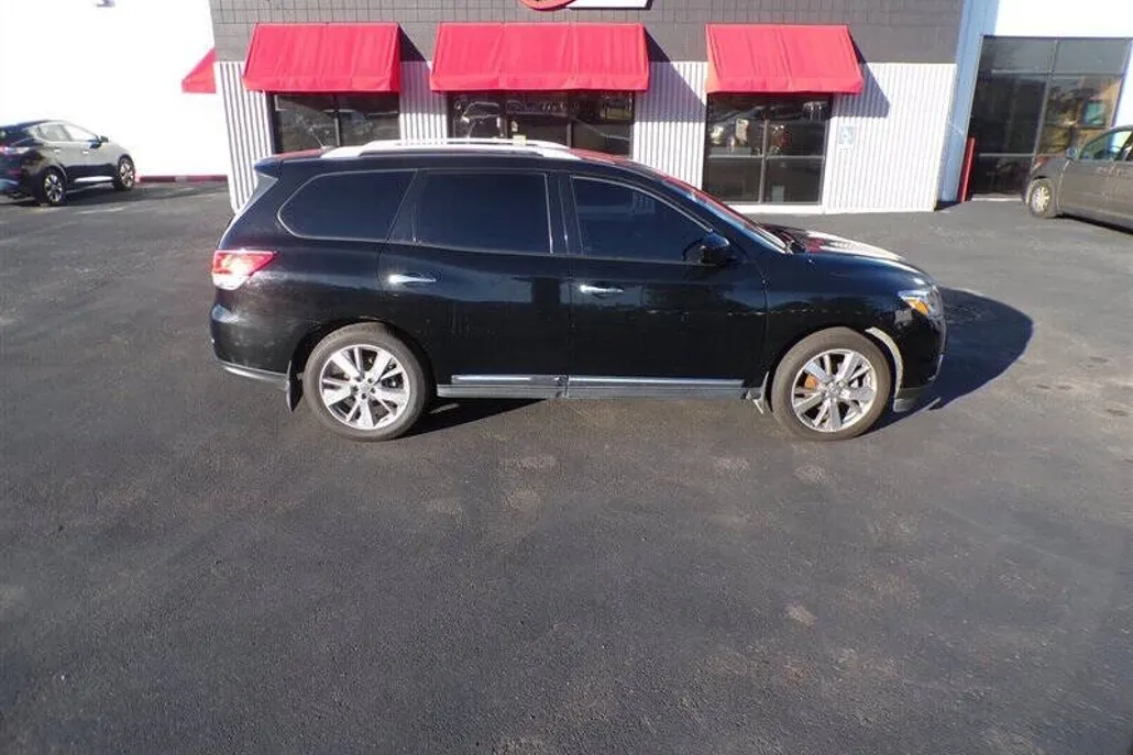 2014 Nissan Pathfinder Platinum photo 1