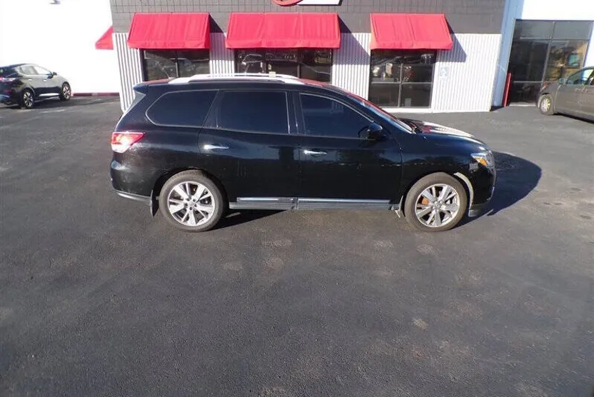 2014 Nissan Pathfinder Platinum photo 1
