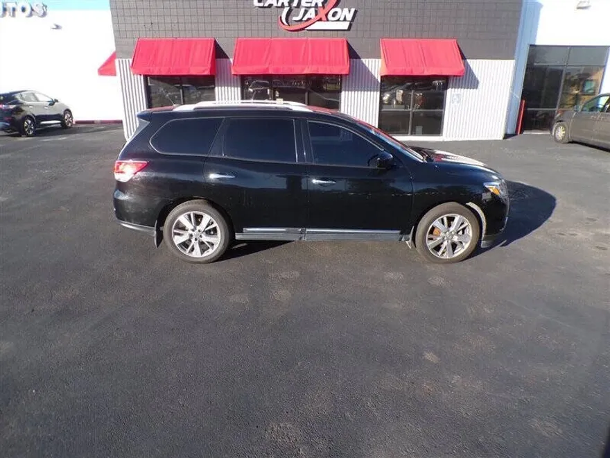 2014 Nissan Pathfinder Platinum photo 1