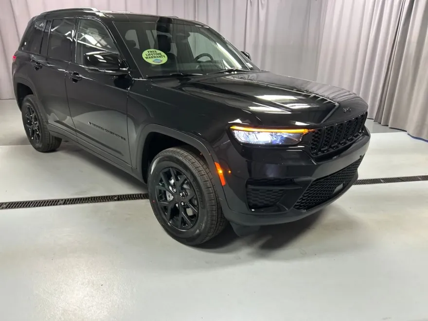2025 Jeep Grand Cherokee Altitude photo 1