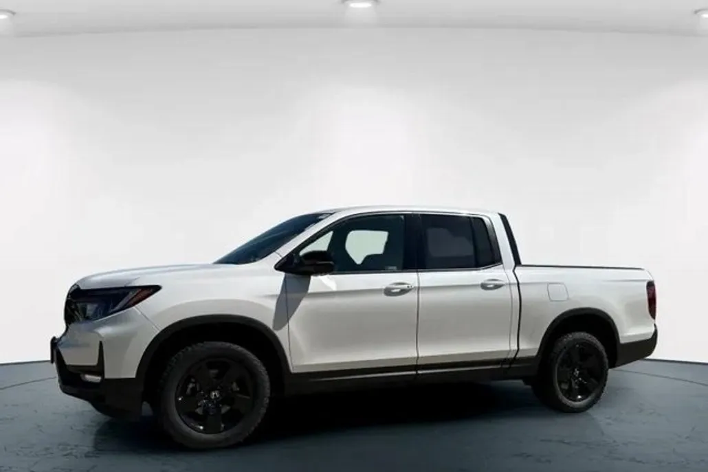 2025 Honda Ridgeline Black Edition photo 1
