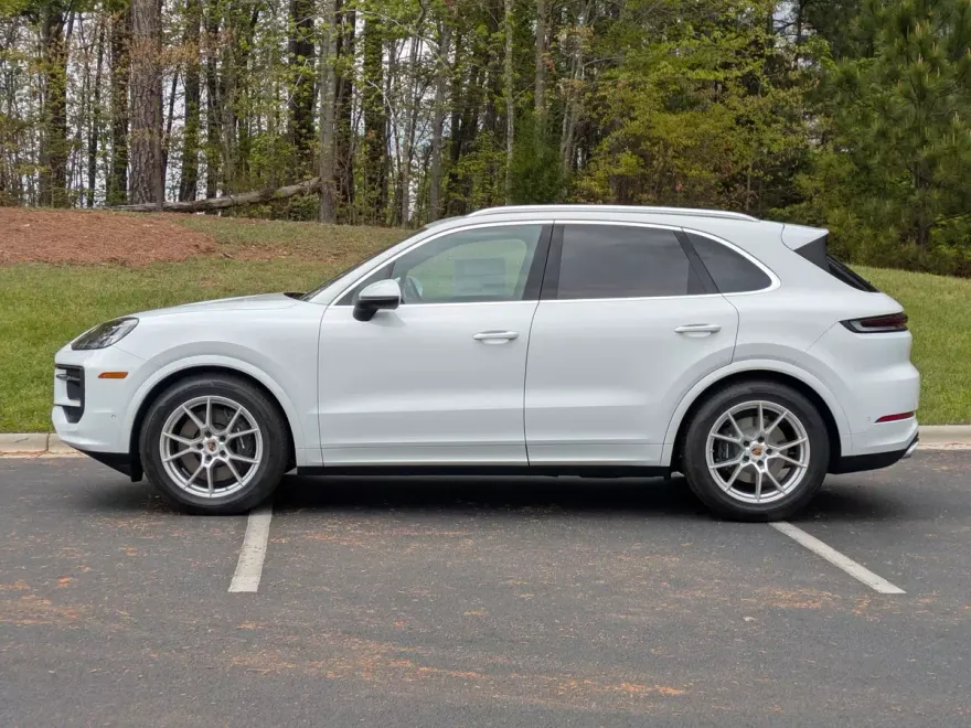 2025 Porsche Cayenne photo 1