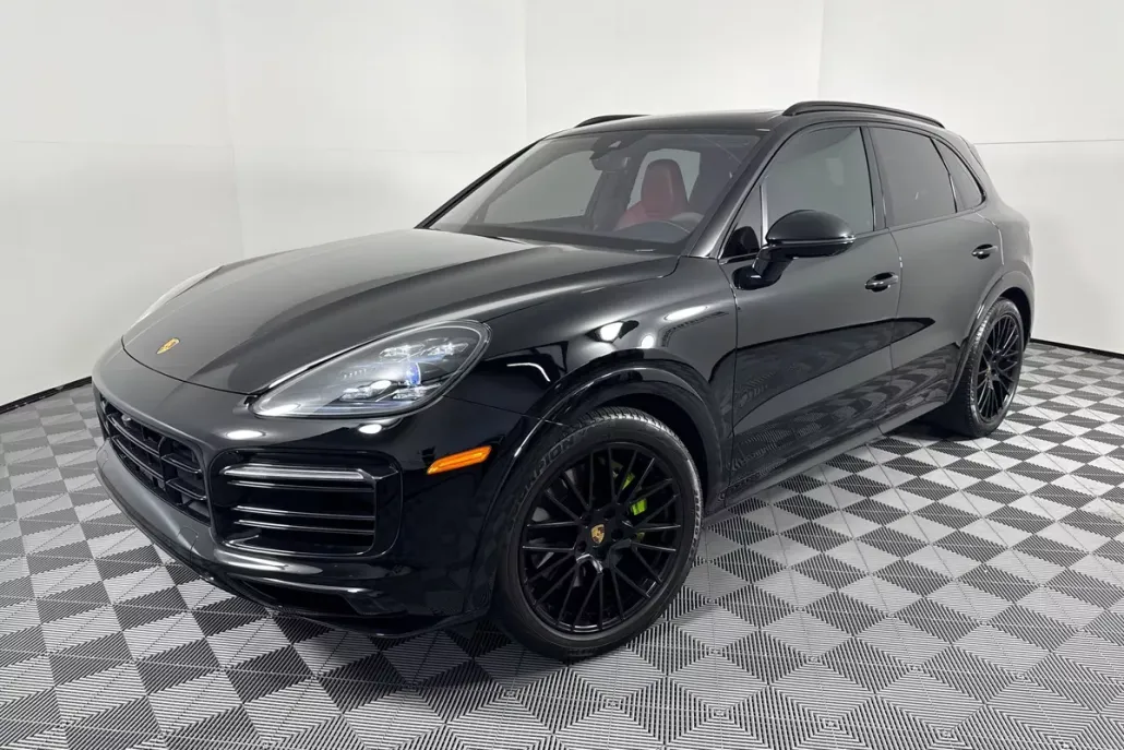 2023 Porsche Cayenne GTS photo 1