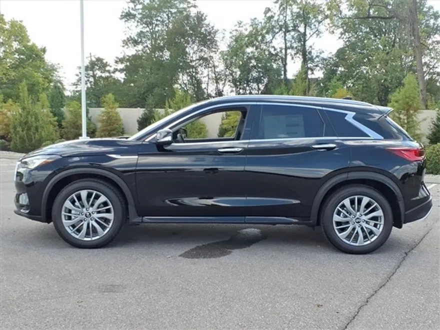 2025 Infiniti QX50 Luxe AWD photo 1
