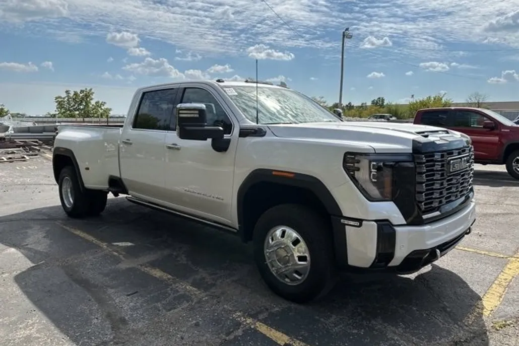 2025 Gmc Sierra 3500 HD Denali Ultimate photo 1