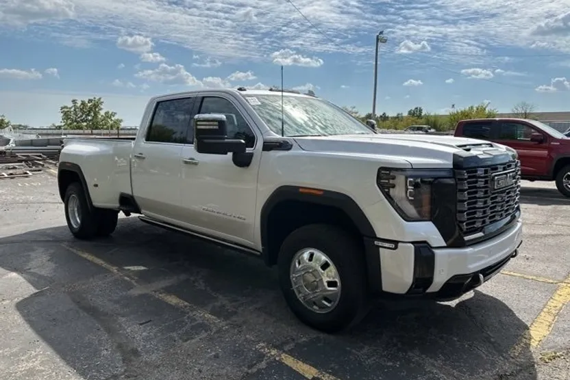 2025 Gmc Sierra 3500 HD Denali Ultimate photo 1
