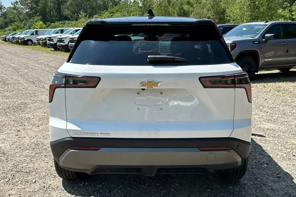 2026 Chevrolet Equinox LT photo 1