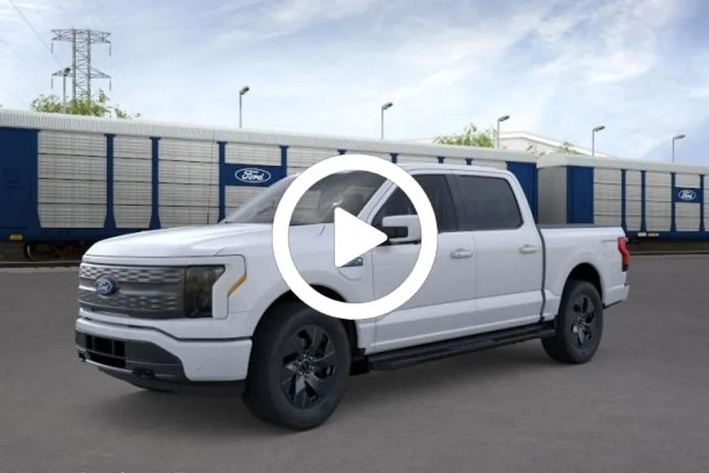 2025 Ford F-150 Lightning Lariat photo 1