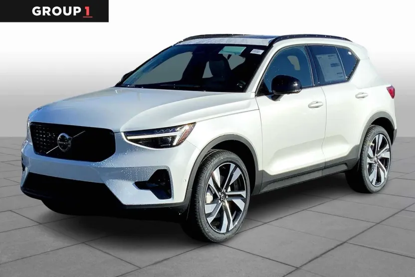 2025 Volvo XC40 Plus photo 1