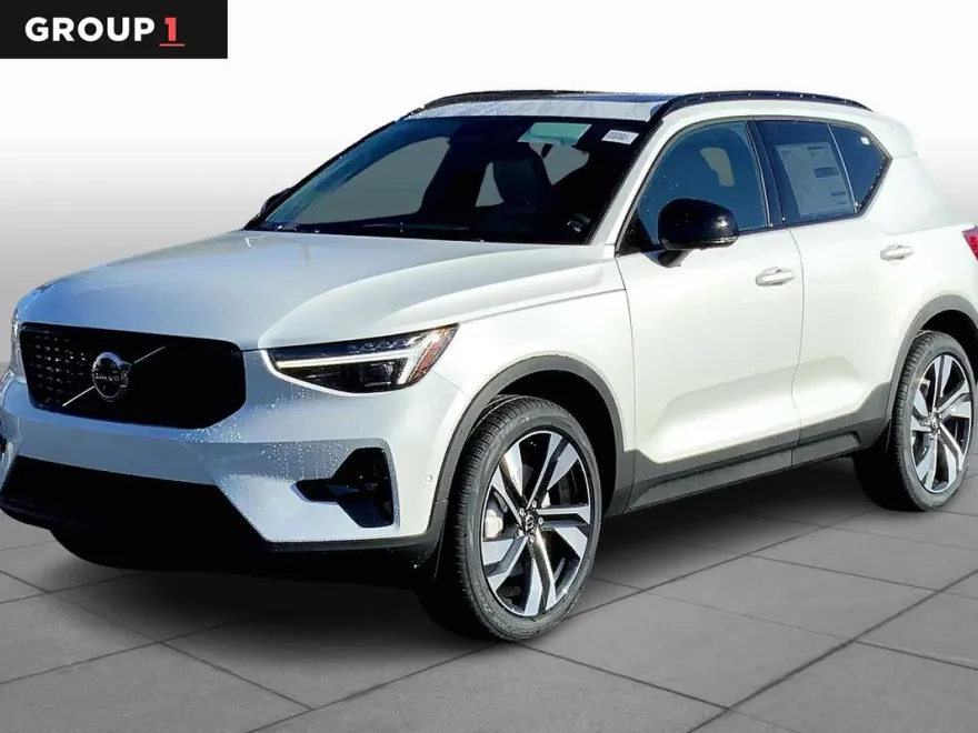 2025 Volvo XC40 Plus photo 1