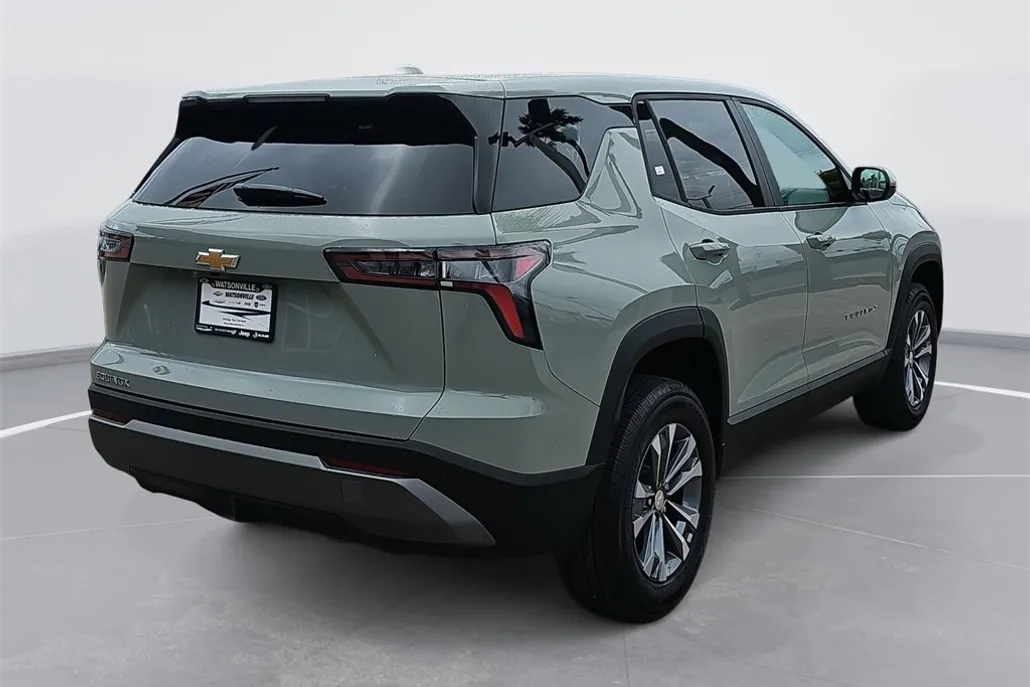 2026 Chevrolet Equinox LT photo 1
