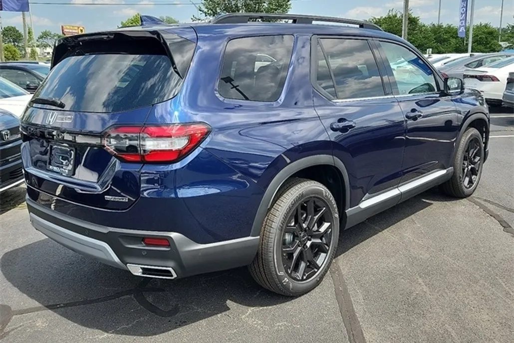 2025 Honda Pilot Touring photo 1