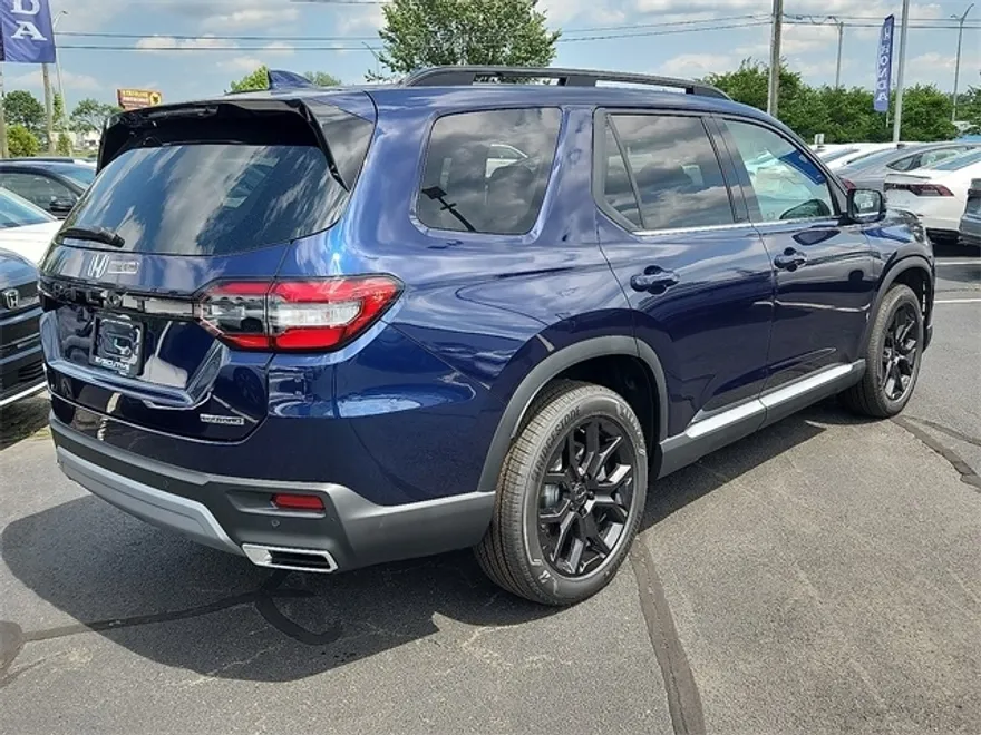 2025 Honda Pilot Touring photo 1
