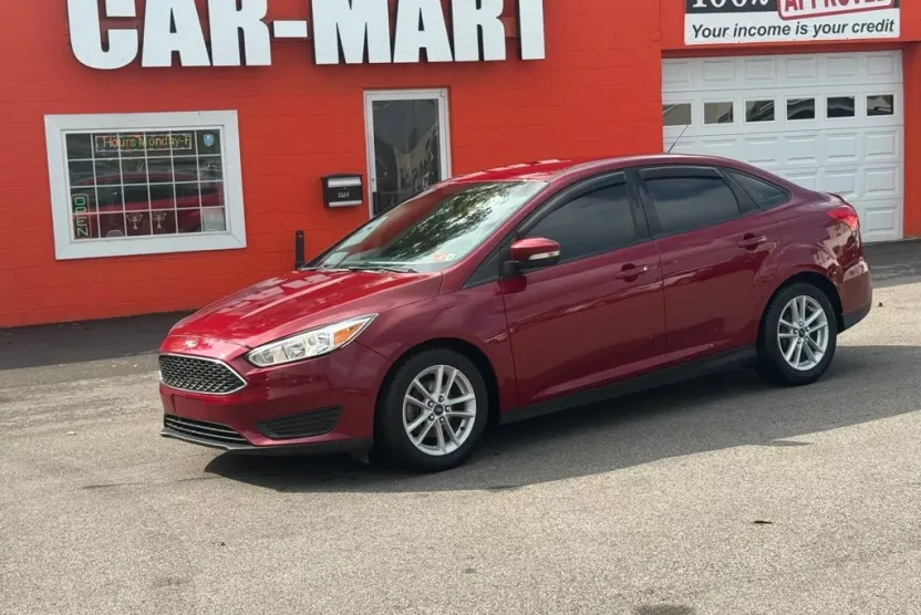 2017 Ford Focus SE photo 1
