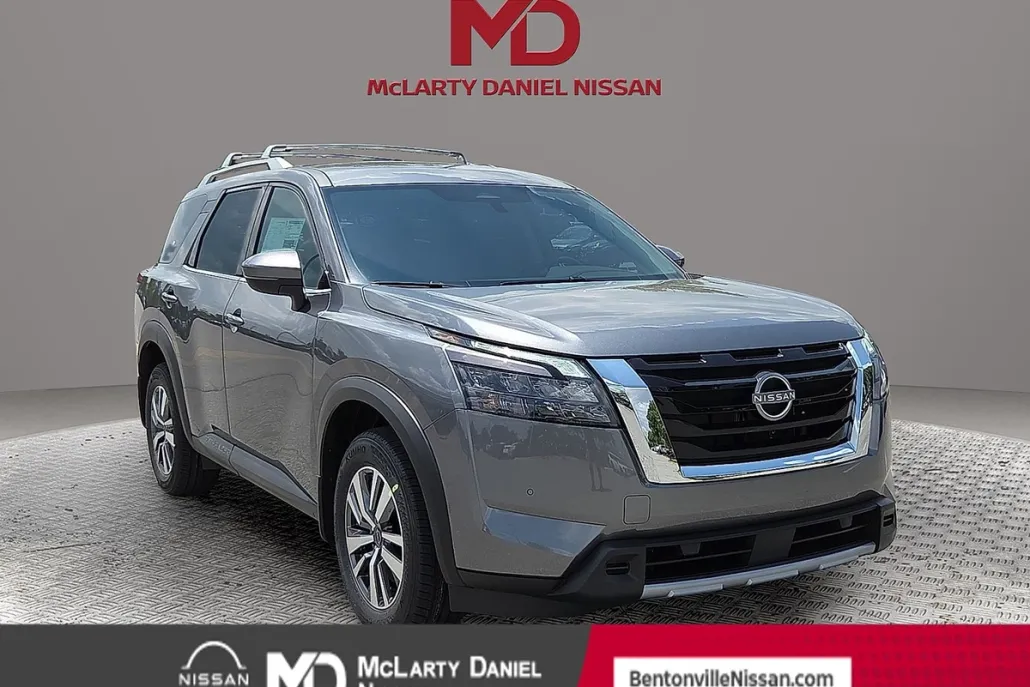 2025 Nissan Pathfinder SL photo 1