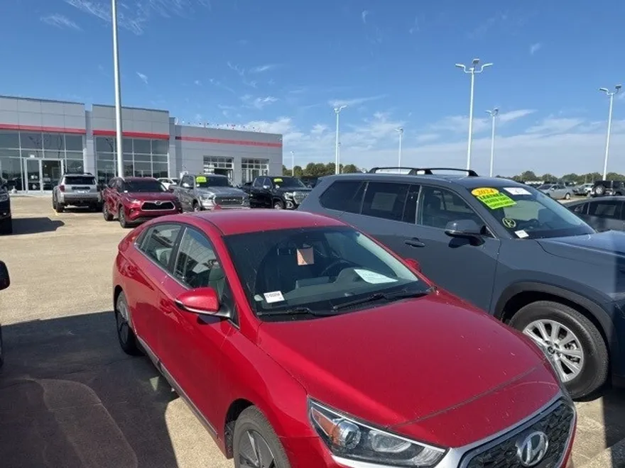 2022 Hyundai Ioniq SE photo 1