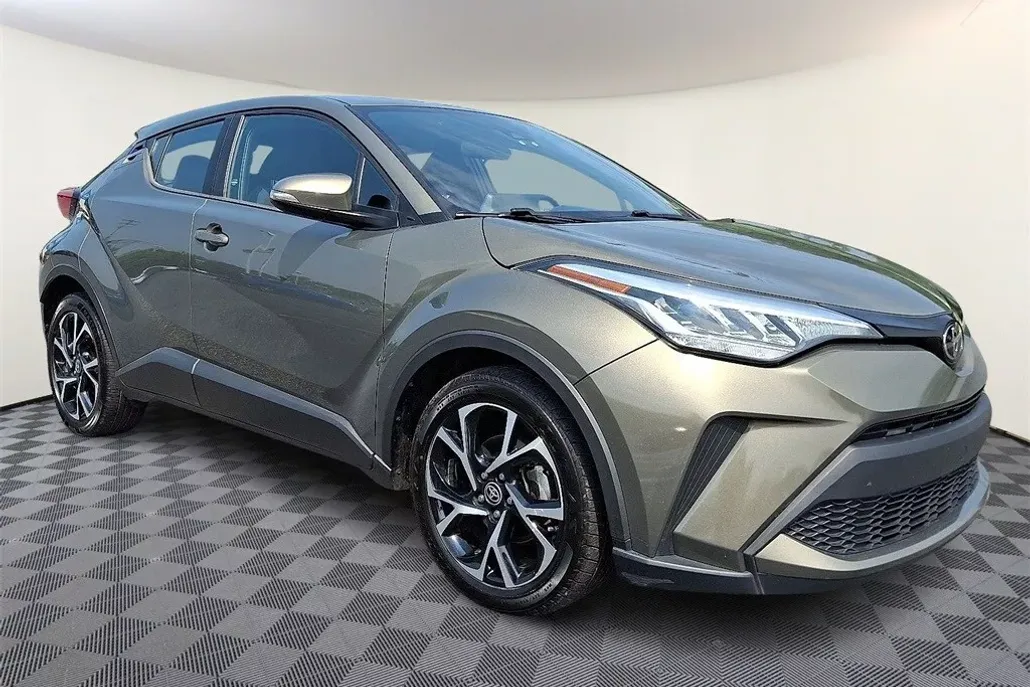 2021 Toyota C-HR XLE photo 1