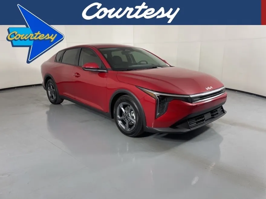 2025 Kia K4 LXS photo 1