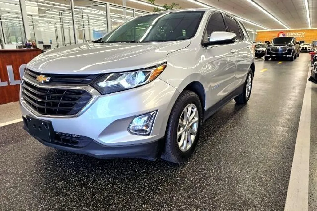 2020 Chevrolet Equinox LT photo 1