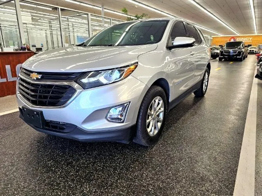 2020 Chevrolet Equinox LT photo 1